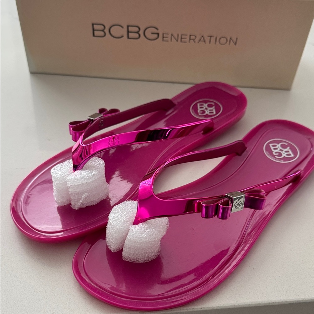 NIB BCBGeneration Metallic Pink Flip-Flops